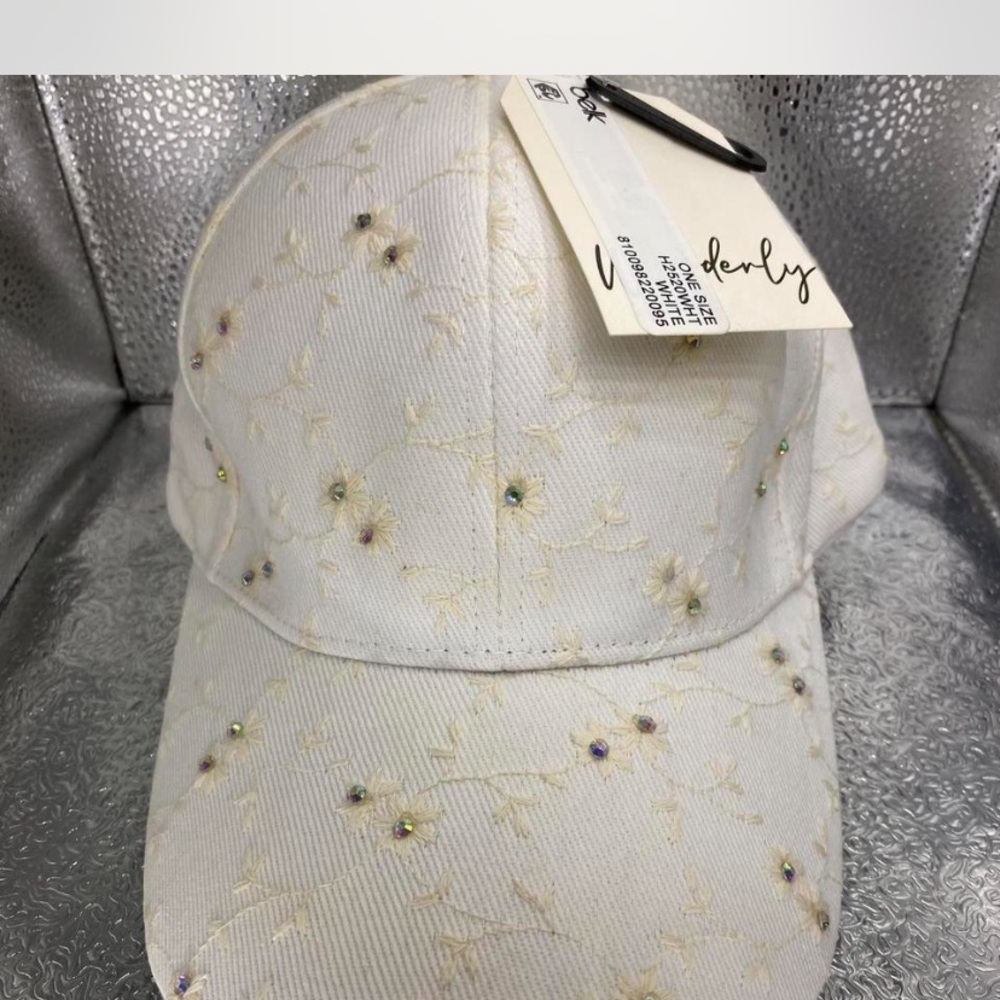 Wonderly White Embroidered Cap/ Iced crystals ***^^^